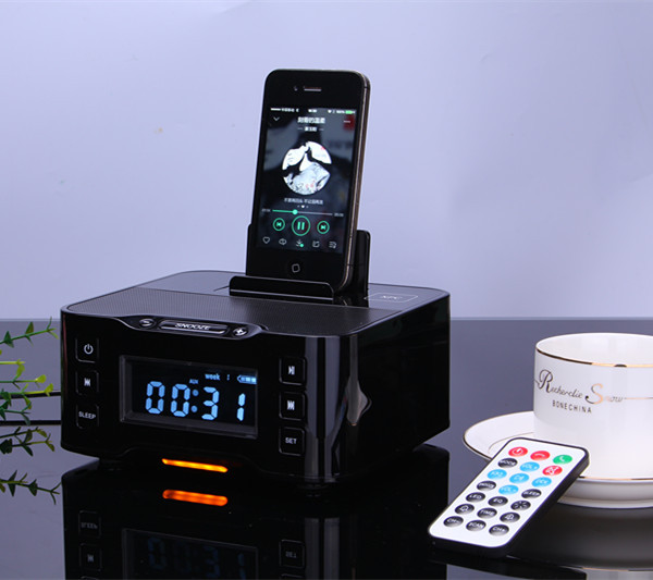 Compatible Android and IOS phones FM radio blue tooth speaker alarm clock with charging station